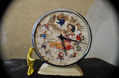 Blanche Neige Clock