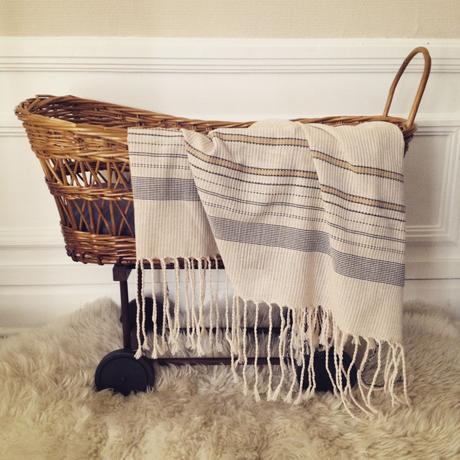 fouta-fatuma-tiise-main-jete-de-lit-pareo-artisanat-tunisien