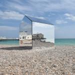 DESIGN : A mirrored beach hut