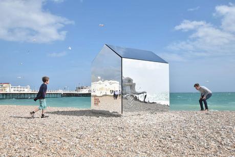 ece-architecture-installs-a-mirrored-hut-on-worthing-beach-uk-4