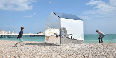 DESIGN : A mirrored beach hut
