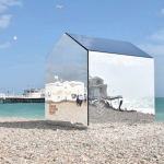 DESIGN : A mirrored beach hut
