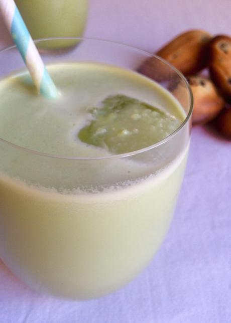Smoothie au thé vert matcha, ananas et lait de coco
