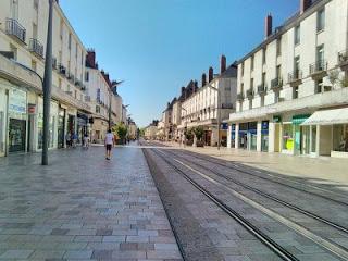 Vélo-route du Saint-Jacques: Tours- Châtellerault: belle ville et petit coup de chaud!