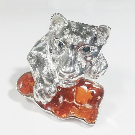 Broche jaguar: création personnalisée en argent, opale et diamants