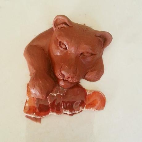 Broche jaguar: création personnalisée en argent, opale et diamants Broche jaguar: création personnalisée en argent, opale et diamants