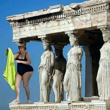 Grèce à la découpe... et Merkel en colonne du Parthénon