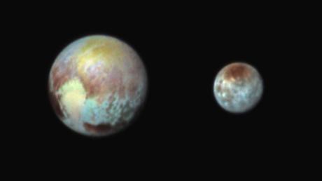Pluton et Charon en fausses couleurs