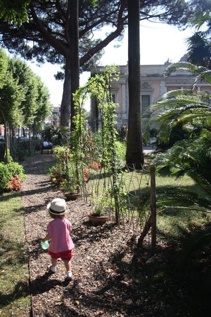L'été sur la Côte d'Azur: Menton. L'été sur la Côte d'Azur: Menton.
