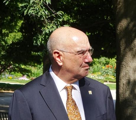 Un arbre mexicain au Jardin des Plantes pour la visite d'État du Président mexicain en France