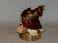 p'tit lutin sur rondin de bois flotté en porcelaine froide