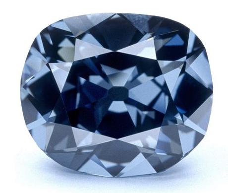 Diamant bleu: une pierre rare et chère