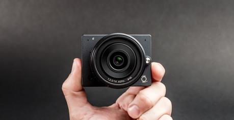 La E1, une mini caméra 4K compatible avec les objectifs MFT