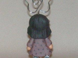 Porte-photo avec fillette en porcelaine froide