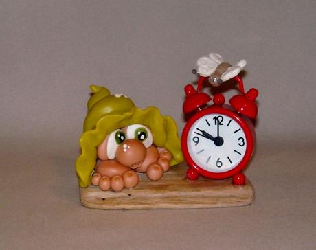 Réveils avec Chapeau lutin en porcelaine froide