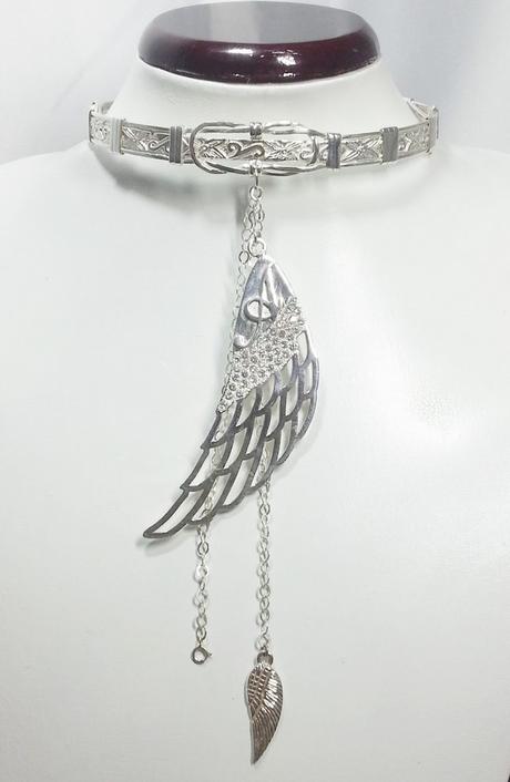 Collier sur-mesure: création d'un collier ras-de-cou en argent pour femme