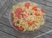 Salade pâte, tomate, mozzarellaz olives noires