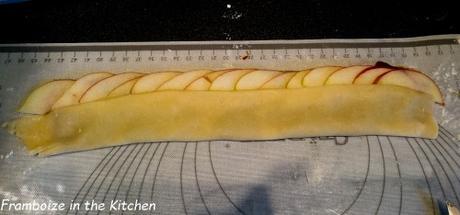 gateau-forme-rose-pomme-prune-framboizeinthekitchen-4