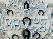 Deux enseignes maréchaux-ferrants Condat (15)