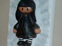 p'tit tableau 3D avec fillette en porcelaine froide