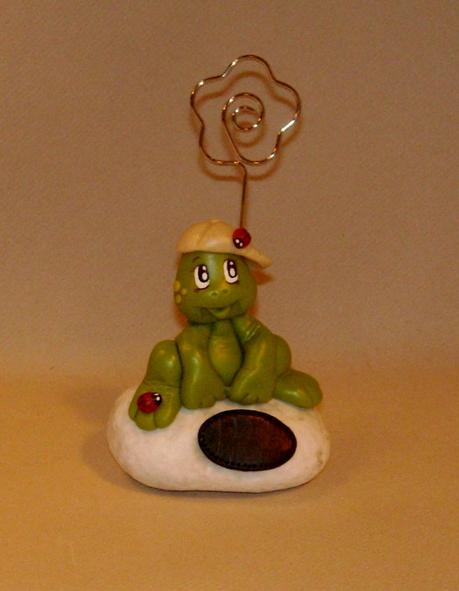 Porte-photo avec p'tite grenouille sur cailloux en porcelaine froide