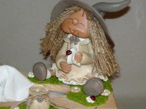 Boite à mouchoir avec p'tite sorcière en porcelaine froide