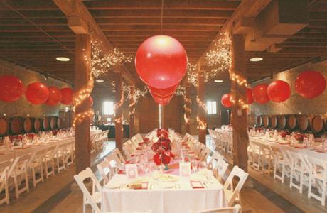 Mariage thème automne decor-fete-ballons-rouges-helium