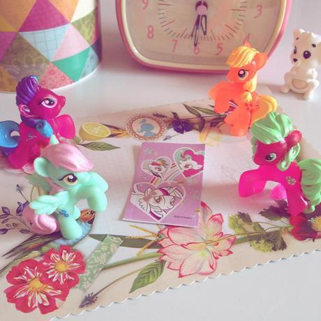 Figurines My Little Pony : Tropical Storm, Ribbon Wishes, Applejack et Flower Wishes