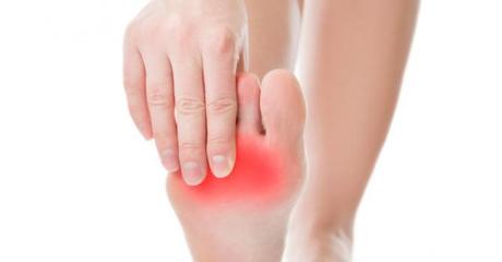 J’ai les pieds chauds et qui brûlent, que faire ?