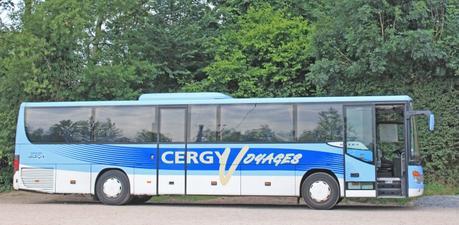 Le joli bus de la ville de Cergy
