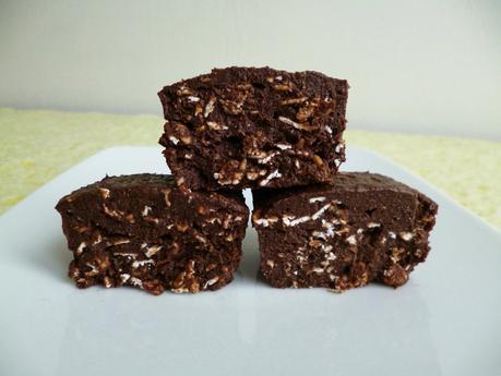 cake cru au chocolat, aux flocons 5 céréales et au psyllium (diététique, hyperprotéiné, sans oeuf ni beurre et riche en fibres) P1230260