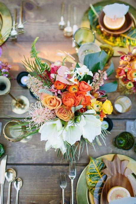 Cinq décors de table pour un mariage tropical