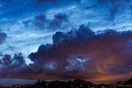 J'aimerais bien voir des nuages noctulescents