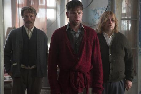 Men & Chicken : Bande-annonce de la comédie absurde avec Mads Mikkelsen MV5BOTI3OTUxOTg4Ml5BMl5BanBnXkFtZTgwMDEwMjQxNTE@._V1_SX640_SY720_