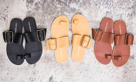 Les sandales Conder x Valenzuela En savoir plus sur http://www.vogue.fr/mode/les-shoes-de-la-semaine/diaporama/les-shoes-de-la-semaine-les-sandales-made-in-mexico-de-conder-x-valenzuela/21958#OYeXAdxtA4rpz9fG.99