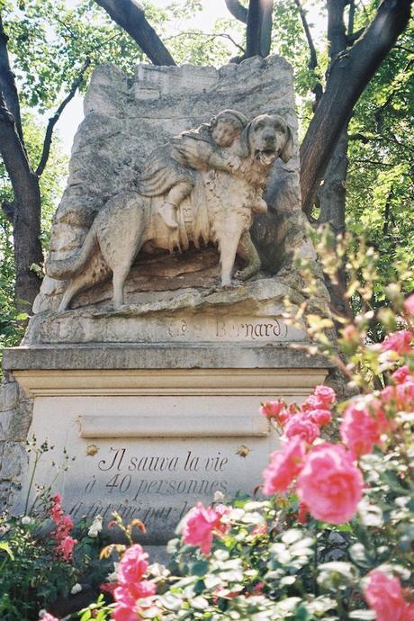 Les 12 plus belles sépultures du Cimetière des Chiens d’Asnières