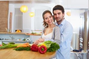 SÉDUCTION: Une femme rassasiée est plus réceptive aux approches romantiques  – Appetite