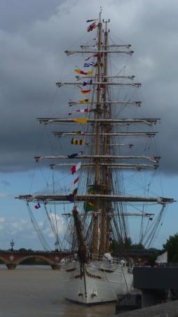 Le Cisne Branco dans le port de Bordeaux