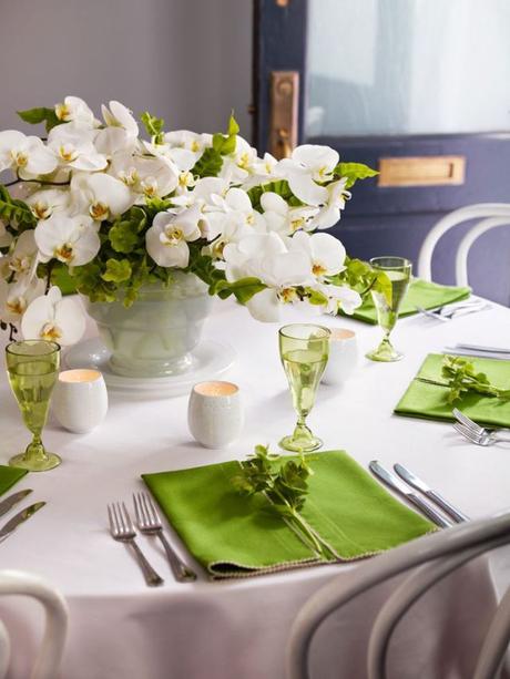 Une décoration de table vert anis et blanc