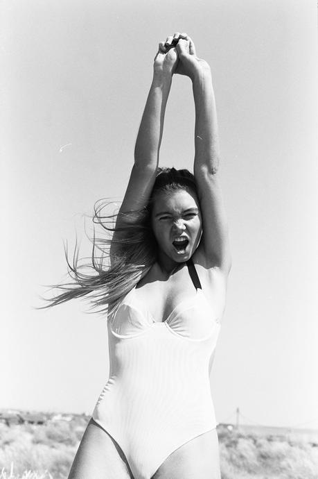 Look At Me Now : Lily Bridger par Tommy Wharfe look-at-me-now-tommy-wharfe-lily-bridger-01