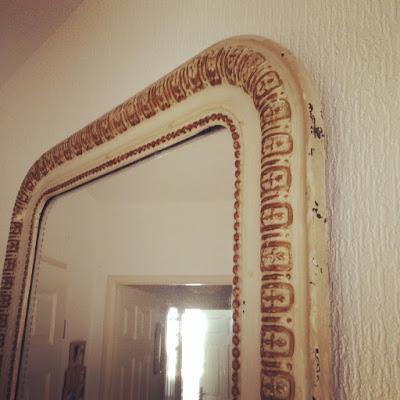 DIY: customisation d'un miroir Louis-Philippe chiné (et plutôt mal en point) DIY: customisation d'un miroir Louis-Philippe chiné (et plutôt mal en point)