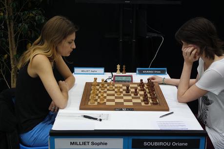 La quadruple championne de France d'échecs Sophie Milliet en compagnie Stéphane Laborde de Diagonale TV - Photo Échecs & Stratégie