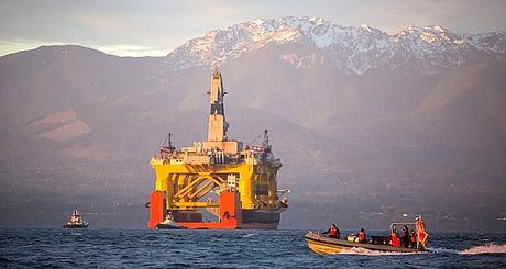 La plateforme pétrolière Polar Pioneer à son arrivée à Port Angeles dans l’Etat de Washington. Elle a depuis été transportée dans la mer des Tchouktches, au nord- ouest de l’Alaska. (Keystone)