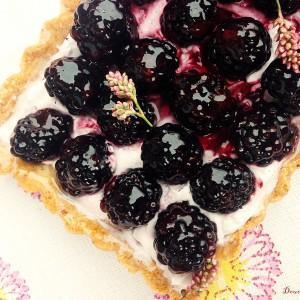 Tarte aux Mures chantilly Mascarpone Cassis sur sablé noisette