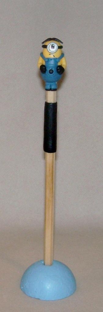 crayon avec minions en porcelaine froide