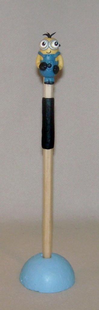 crayon avec minions en porcelaine froide