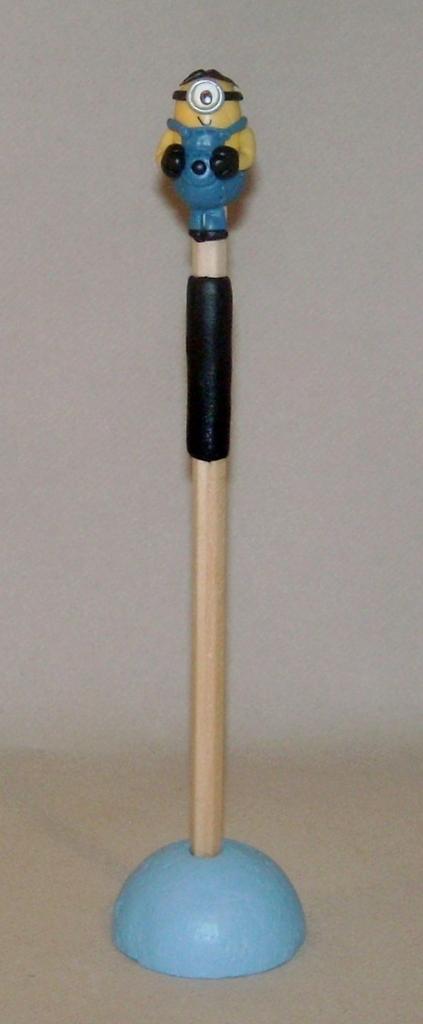 crayon avec minions en porcelaine froide
