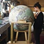 EXCLU : Dans une fabrique de globes terrestres