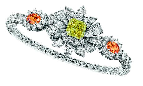 BRACELET PLUMETIS DIAMANT JAUNE
JCAD93003
750/1000e or blanc, diamants,
diamant jaune et grenats spessartites