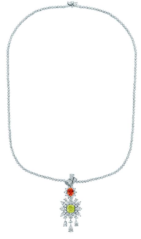 COLLIER PLUMETIS DIAMANT JAUNE
JCAD93004
750/1000e or blanc, diamants,
diamant jaune et grenat spessartite